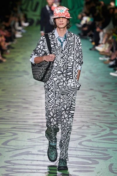 Look 46